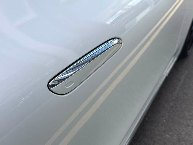 MERCEDES-BENZ Eqe Photo 18