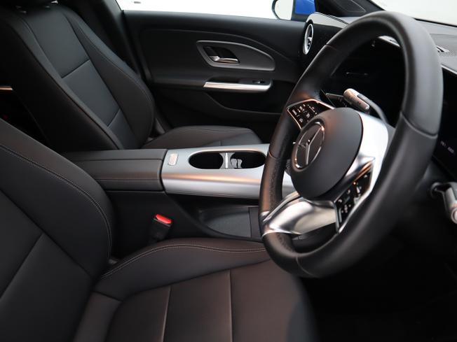 MERCEDES-BENZ Cla Class Photo 14