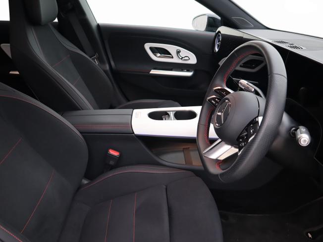 MERCEDES-BENZ Cla Class Photo 12