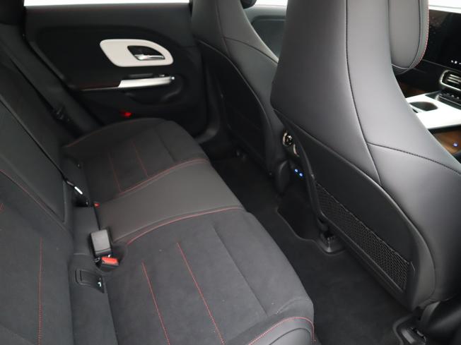 MERCEDES-BENZ Cla Class Photo 32