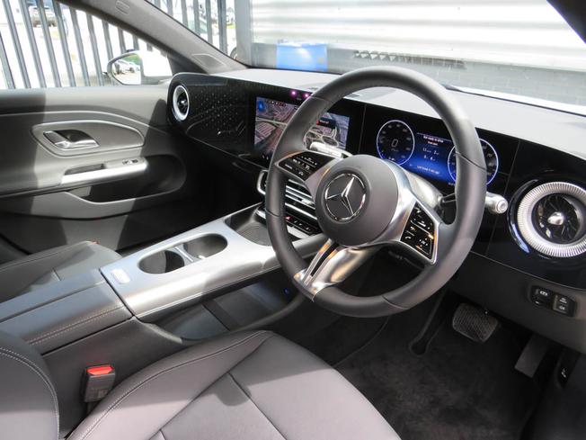 MERCEDES-BENZ CLA Class Photo 15