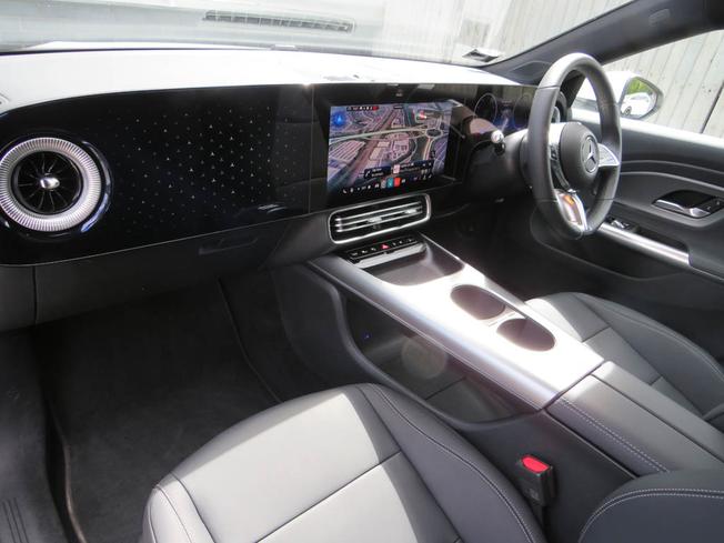 MERCEDES-BENZ CLA Class Photo 3