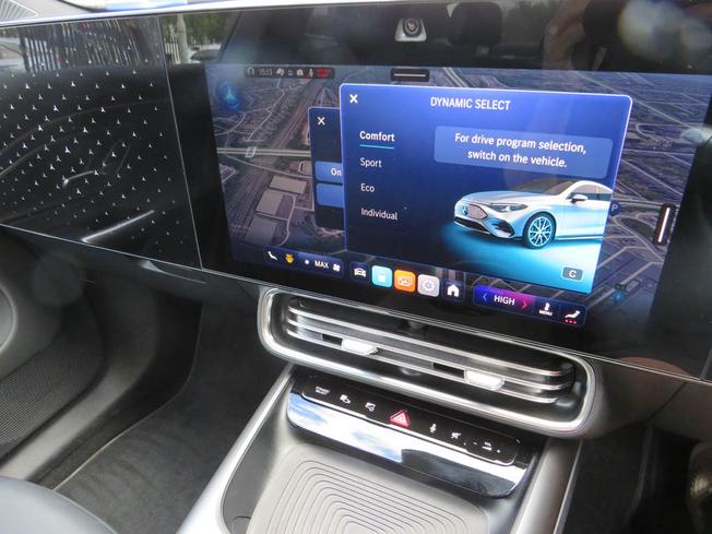 MERCEDES-BENZ CLA Class Photo 41