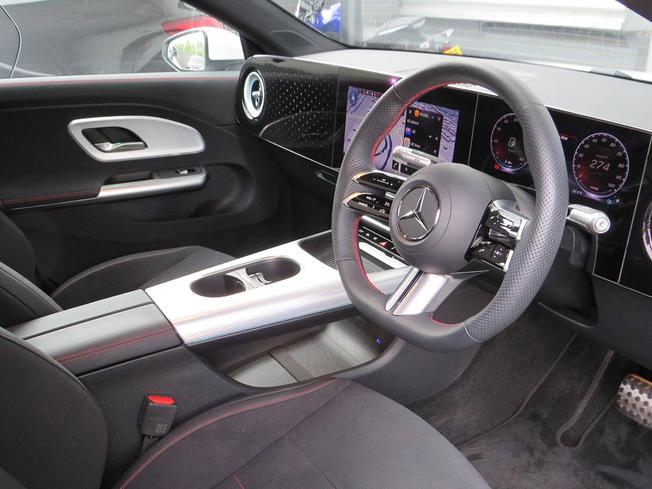 MERCEDES-BENZ CLA Class Photo 30