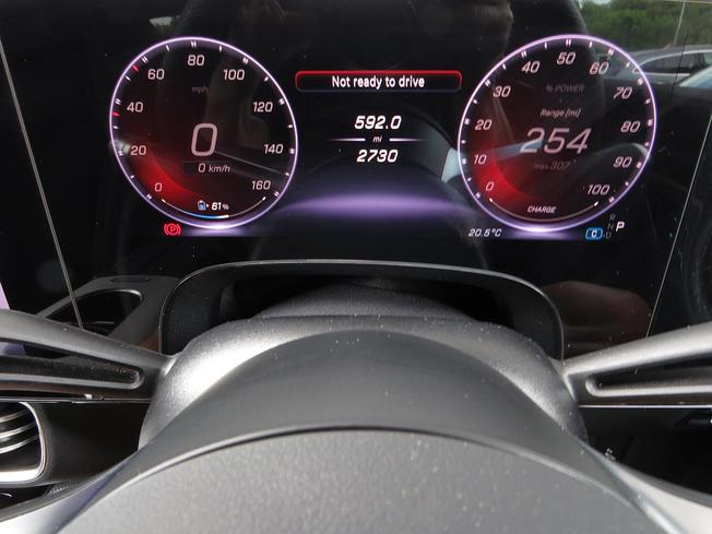 MERCEDES-BENZ CLA Class Photo 4