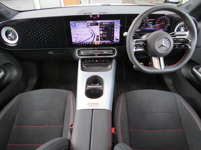 MERCEDES-BENZ CLA Class Photo 5