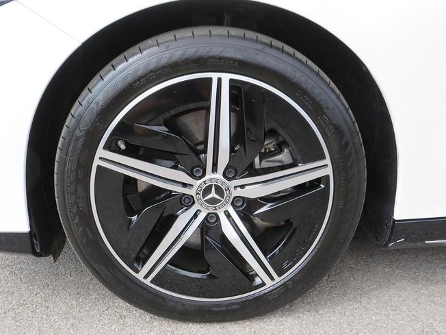 MERCEDES-BENZ CLA Class Photo 6