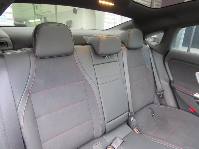 MERCEDES-BENZ CLA Class Photo 8