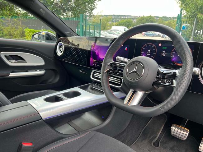 MERCEDES-BENZ CLA Class Photo 24