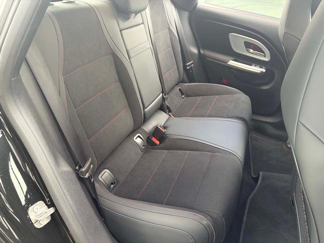 MERCEDES-BENZ CLA Class Photo 38