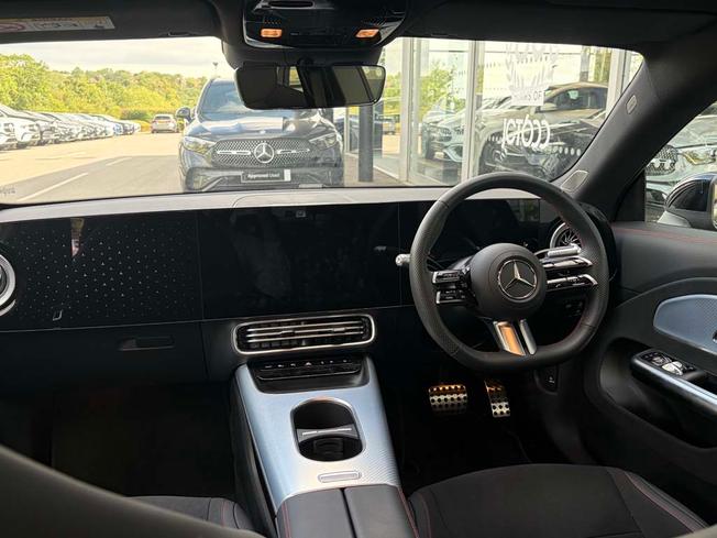 MERCEDES-BENZ CLA Class Photo 5