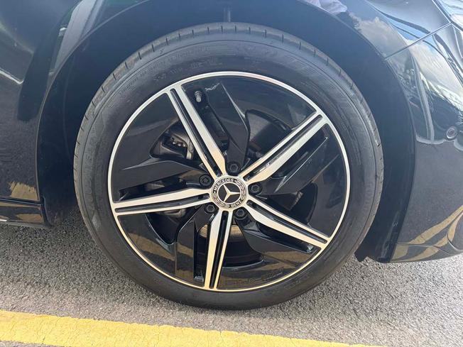 MERCEDES-BENZ CLA Class Photo 6