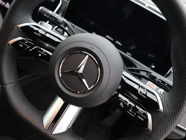 MERCEDES-BENZ E Class Photo 16