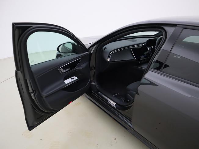 MERCEDES-BENZ E Class Photo 22