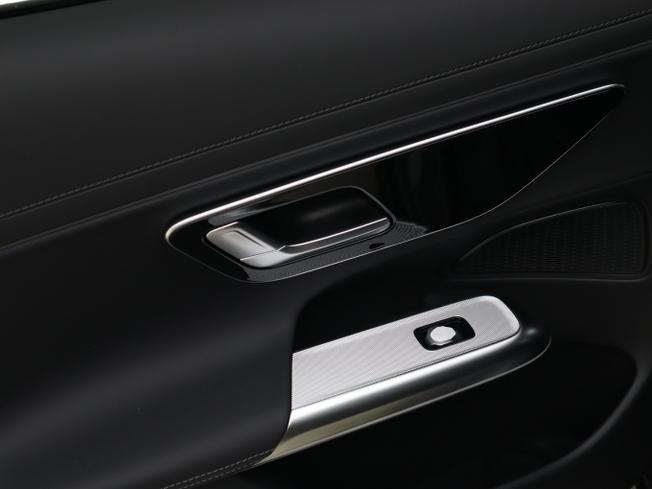 MERCEDES-BENZ E Class Photo 25
