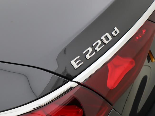 MERCEDES-BENZ E Class Photo 26