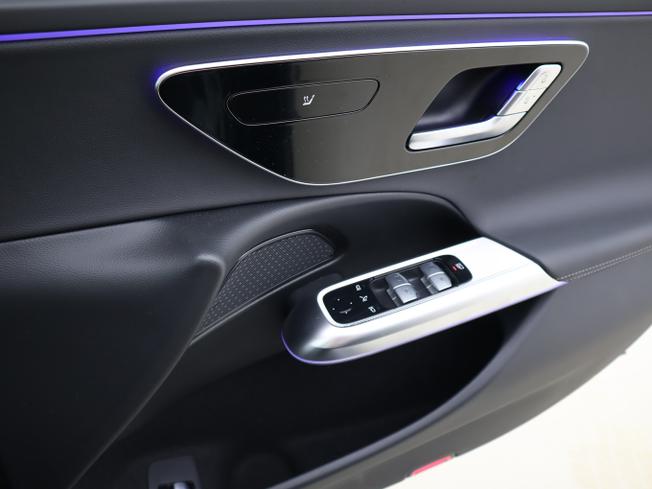 MERCEDES-BENZ E Class Photo 36