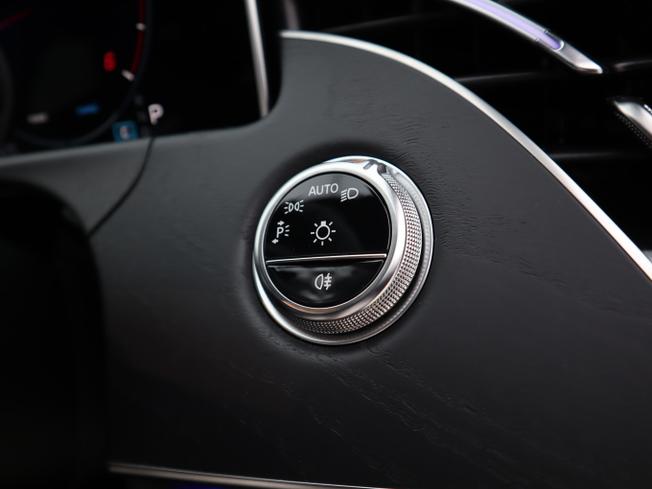 MERCEDES-BENZ E Class Photo 37