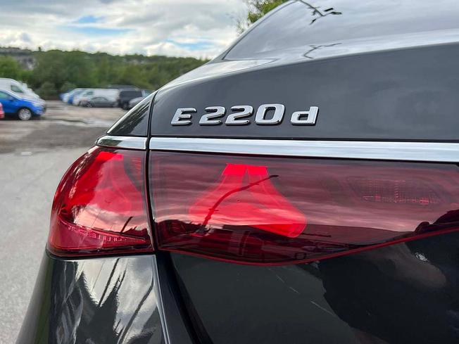MERCEDES-BENZ E Class Photo 20