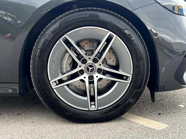 MERCEDES-BENZ E Class Photo 6
