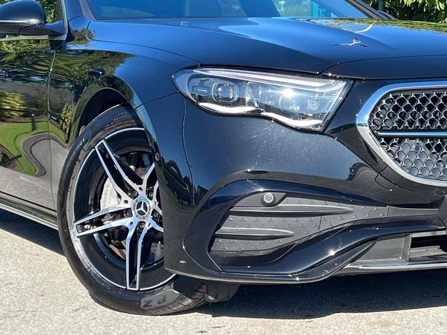 MERCEDES-BENZ E Class Photo 12