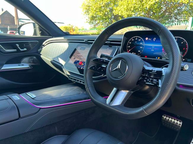 MERCEDES-BENZ E Class Photo 21