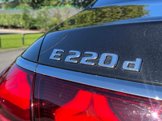 MERCEDES-BENZ E Class Photo 22