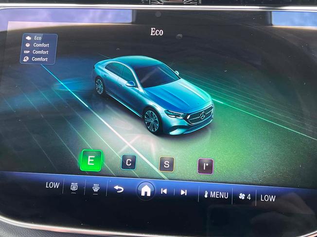 MERCEDES-BENZ E Class Photo 35