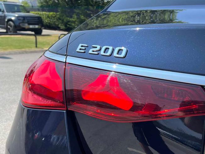 MERCEDES-BENZ E Class Photo 21