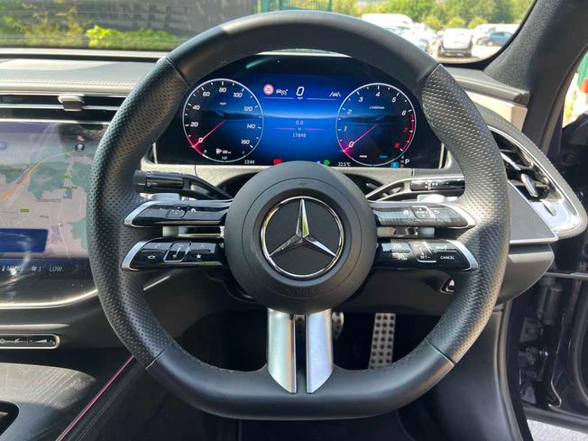 MERCEDES-BENZ E Class Photo 23