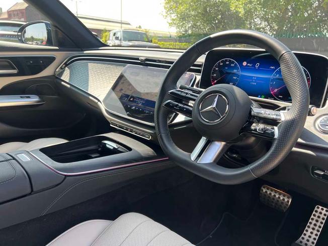 MERCEDES-BENZ E Class Photo 24