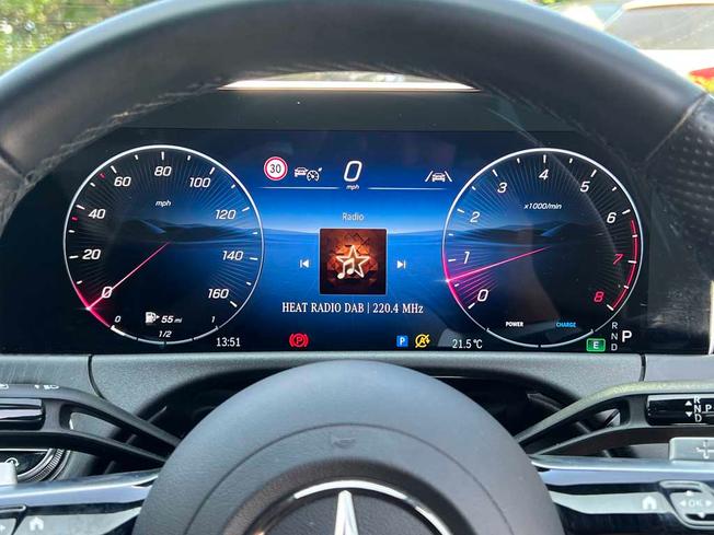 MERCEDES-BENZ E Class Photo 45