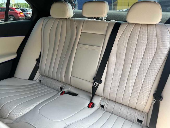 MERCEDES-BENZ E Class Photo 8