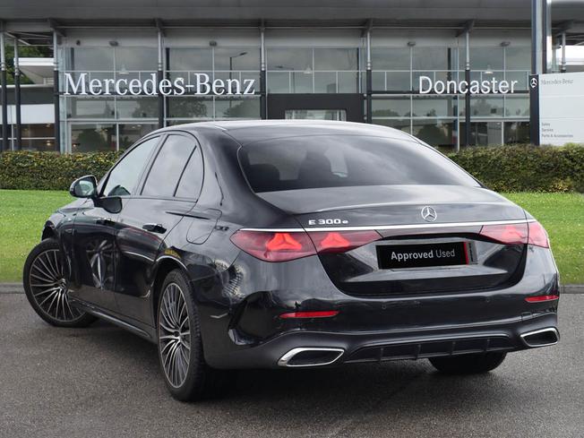 MERCEDES-BENZ E Class Photo 2