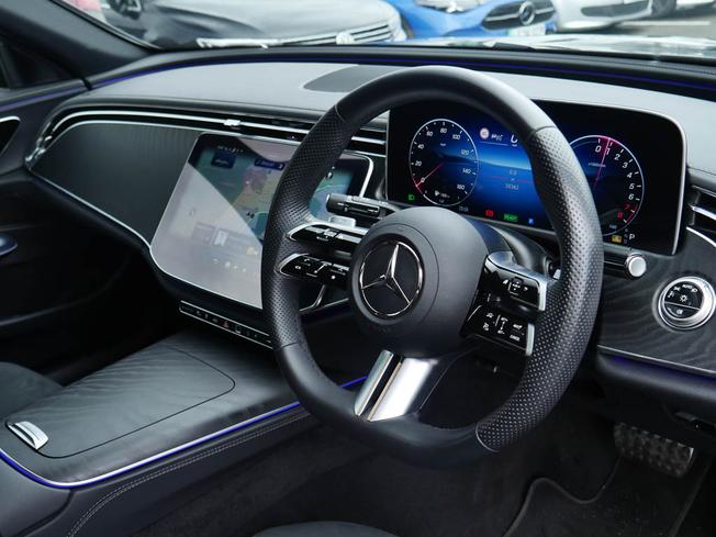 MERCEDES-BENZ E Class Photo 39