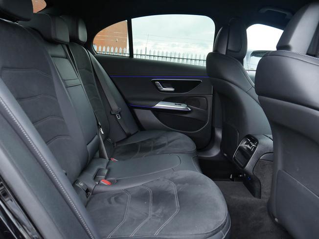 MERCEDES-BENZ E Class Photo 8