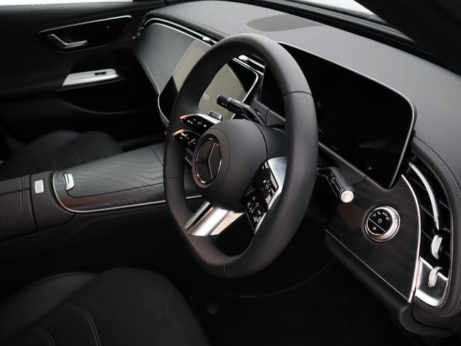 MERCEDES-BENZ E Class Photo 12