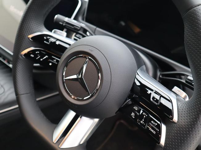 MERCEDES-BENZ E Class Photo 14