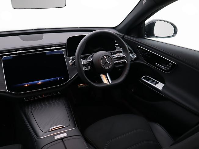 MERCEDES-BENZ E Class Photo 23