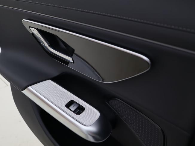MERCEDES-BENZ E Class Photo 24