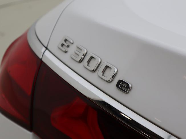 MERCEDES-BENZ E Class Photo 25