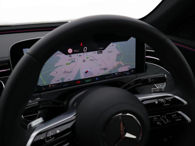 MERCEDES-BENZ E Class Photo 38