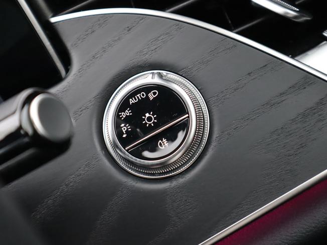MERCEDES-BENZ E Class Photo 39