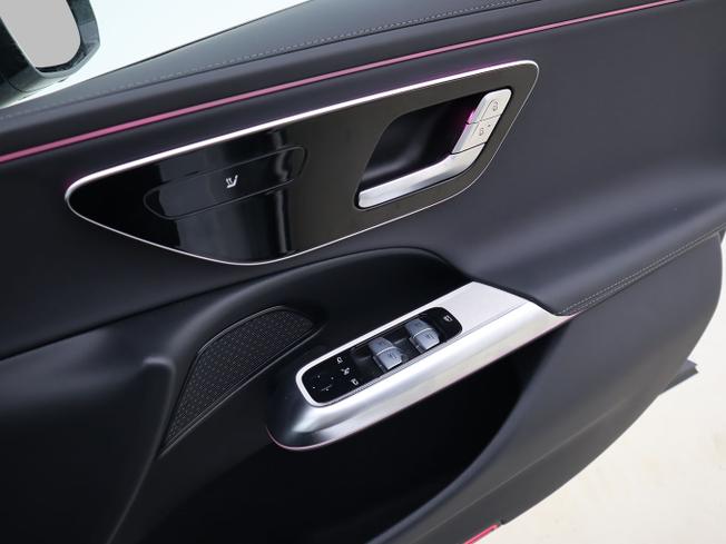 MERCEDES-BENZ E Class Photo 40