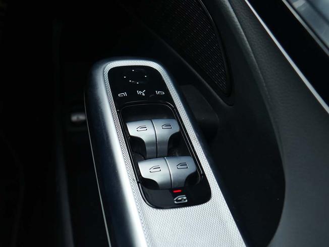 MERCEDES-BENZ E Class Photo 18