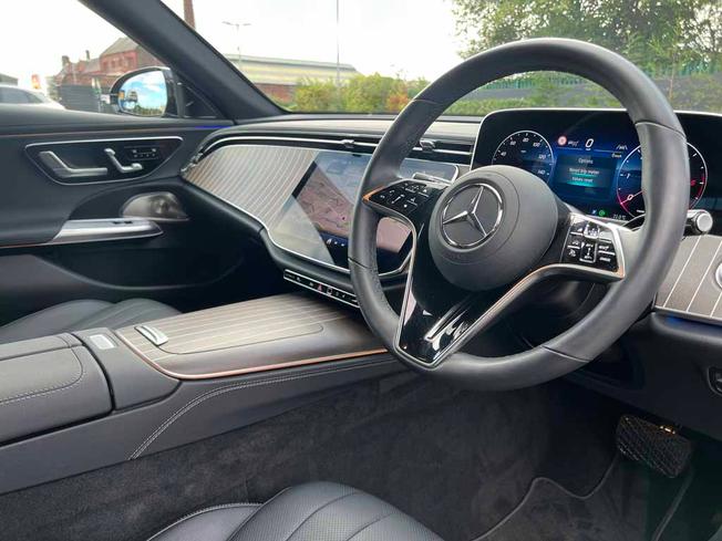 MERCEDES-BENZ E Class Photo 25