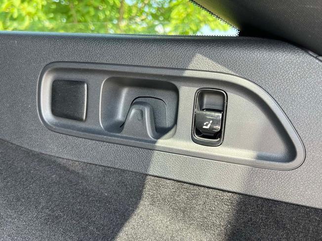 MERCEDES-BENZ E Class Photo 22