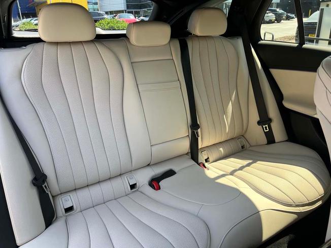 MERCEDES-BENZ E Class Photo 44