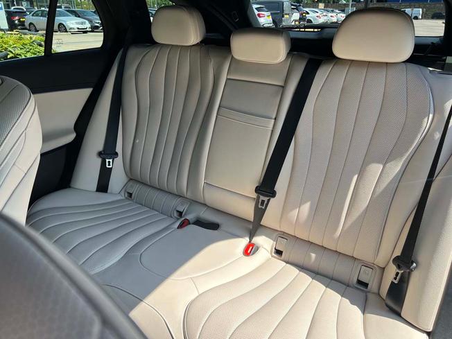 MERCEDES-BENZ E Class Photo 8