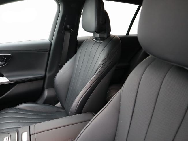 MERCEDES-BENZ E Class Photo 16